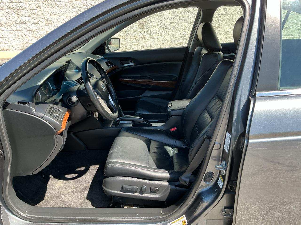 Honda Accord EX-L V-6 Sedan AT 2011