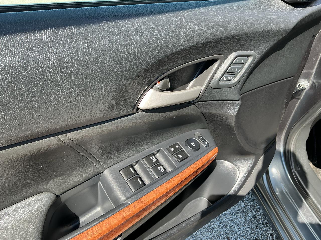 Honda Accord EX-L V-6 Sedan AT 2011