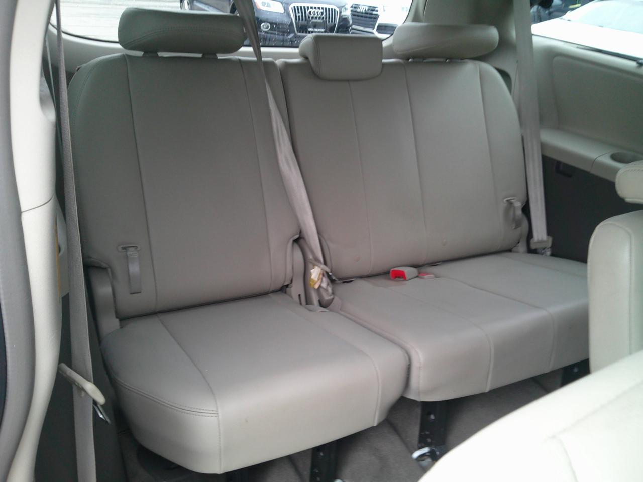 Toyota Sienna XLE FWD 8-Passenger V6 2013
