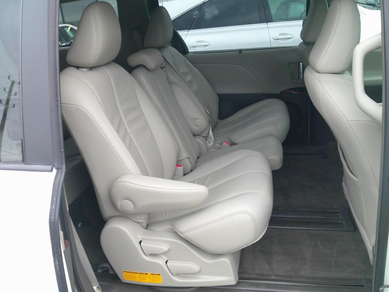 Toyota Sienna XLE FWD 8-Passenger V6 2013