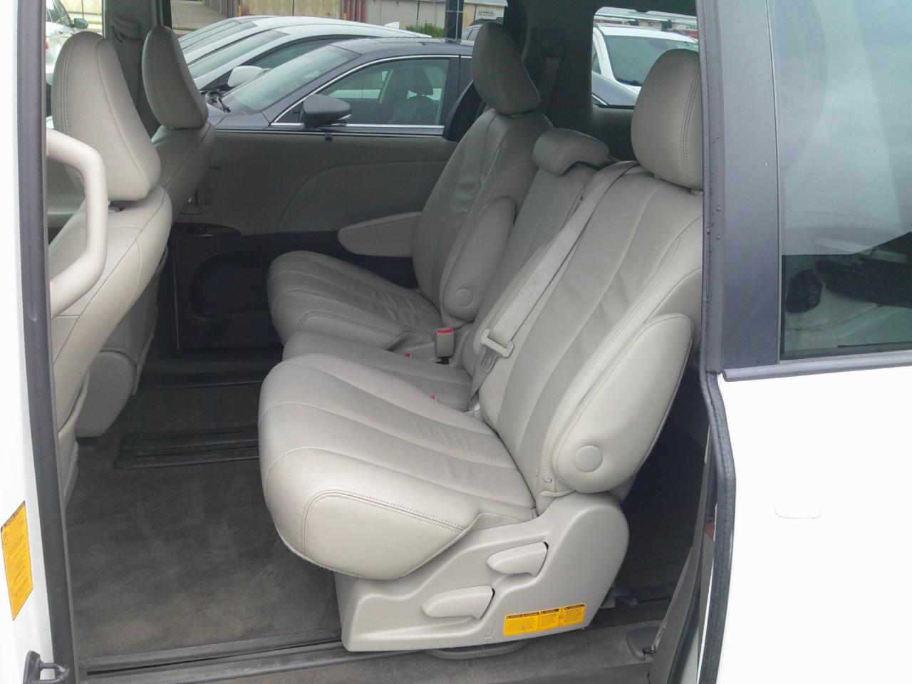 Toyota Sienna XLE FWD 8-Passenger V6 2013