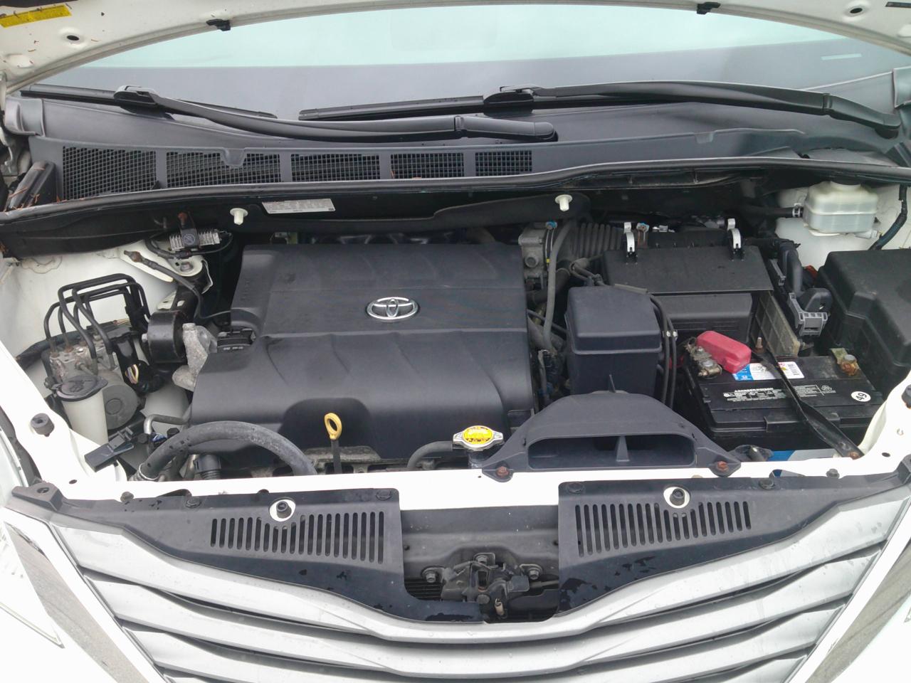 Toyota Sienna XLE FWD 8-Passenger V6 2013