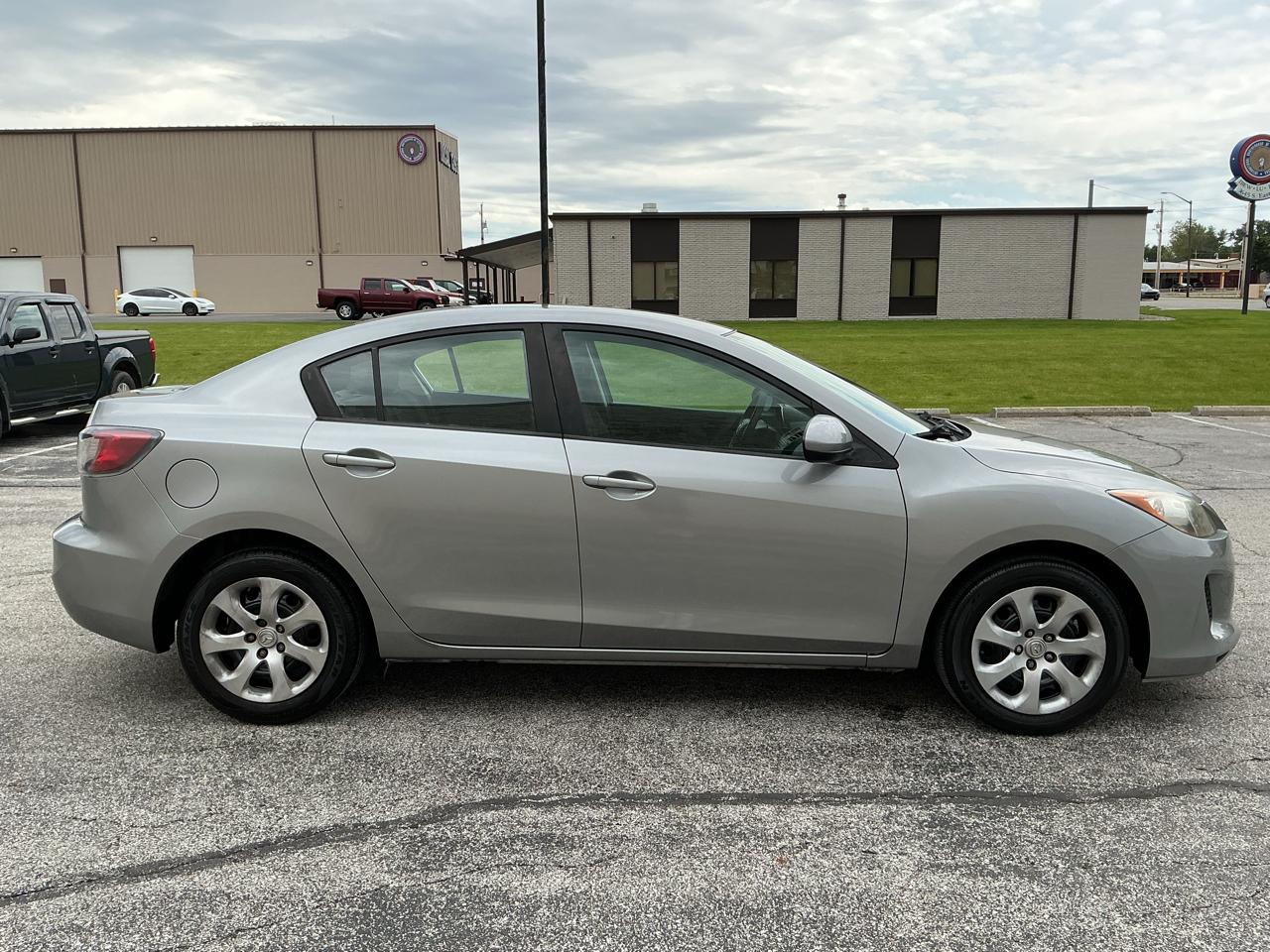 Mazda MAZDA3 i Sport 4-Door 2013