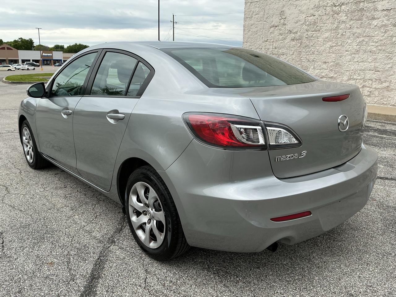 Mazda MAZDA3 i Sport 4-Door 2013