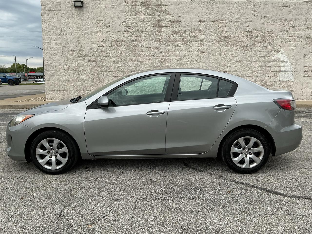 Mazda MAZDA3 i Sport 4-Door 2013