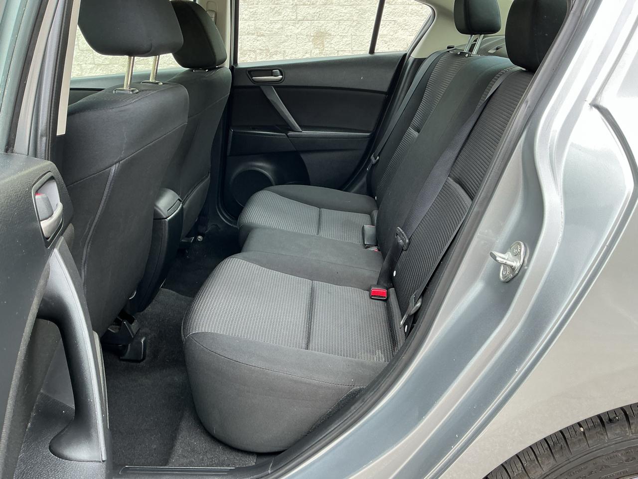 Mazda MAZDA3 i Sport 4-Door 2013