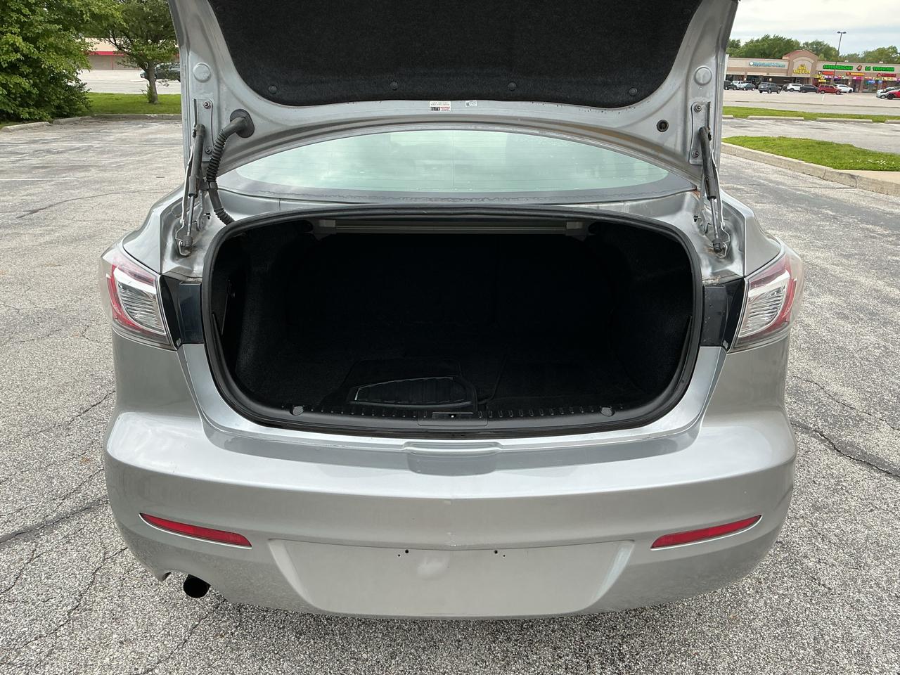 Mazda MAZDA3 i Sport 4-Door 2013