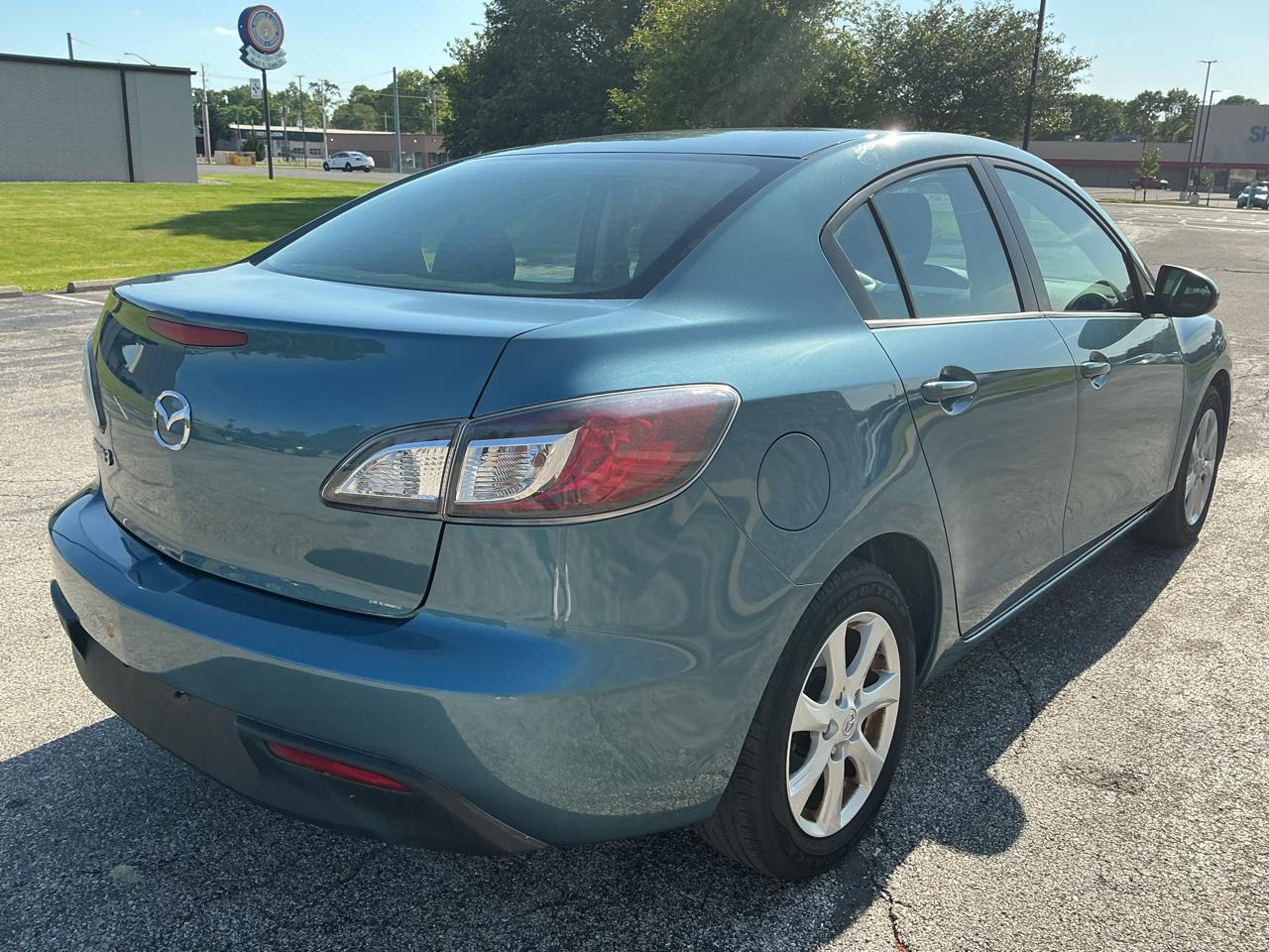 Mazda MAZDA3 i Touring 4-door 2011