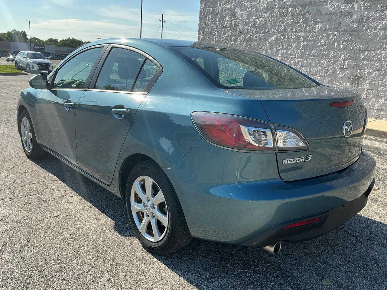 Mazda MAZDA3 i Touring 4-door 2011