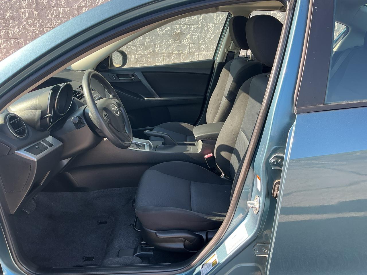 Mazda MAZDA3 i Touring 4-door 2011
