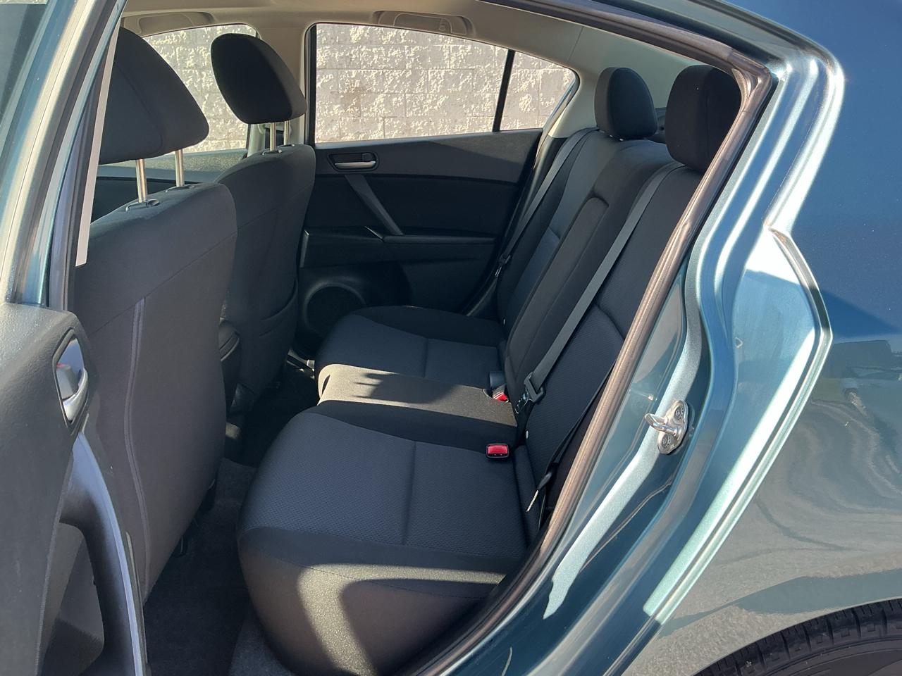 Mazda MAZDA3 i Touring 4-door 2011
