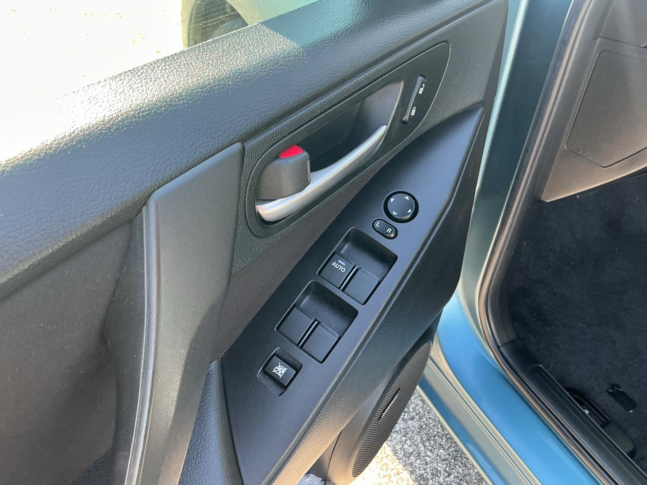 Mazda MAZDA3 i Touring 4-door 2011