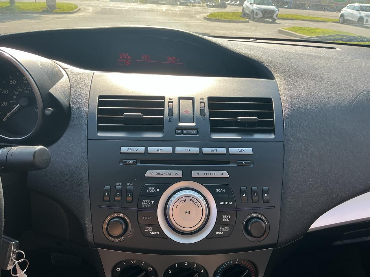 Mazda MAZDA3 i Touring 4-door 2011