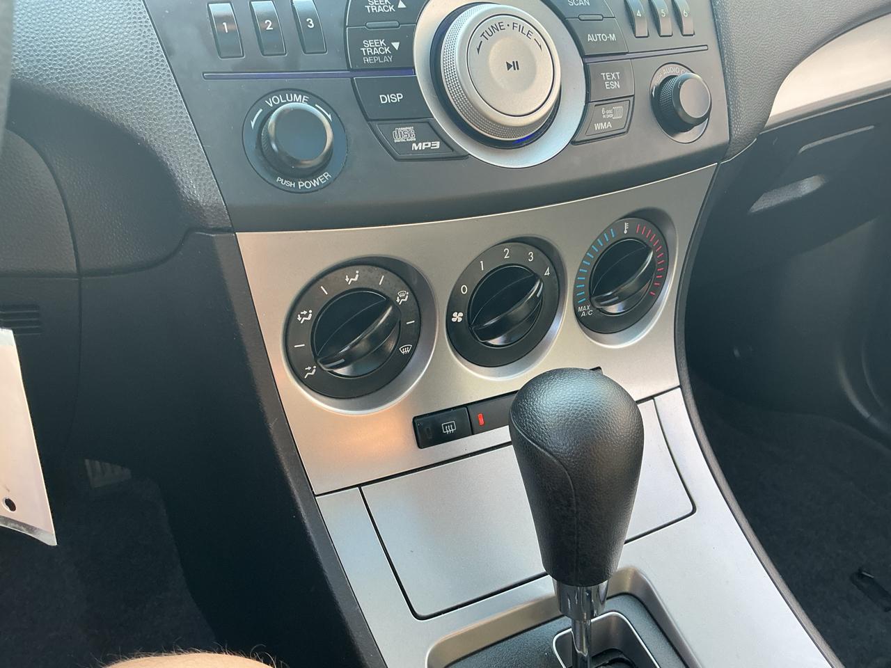 Mazda MAZDA3 i Touring 4-door 2011