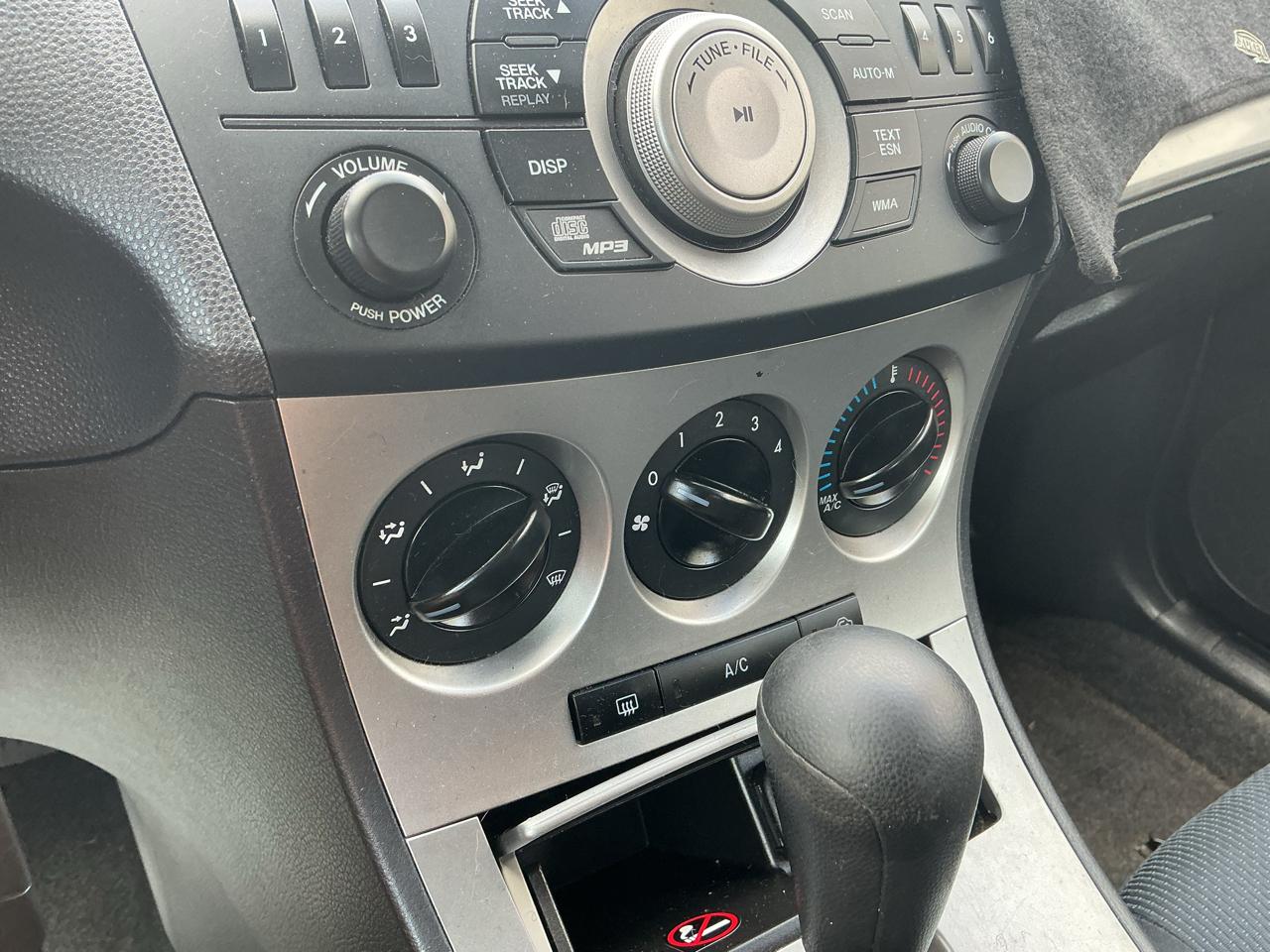 Mazda MAZDA3 i Touring 4-door 2010