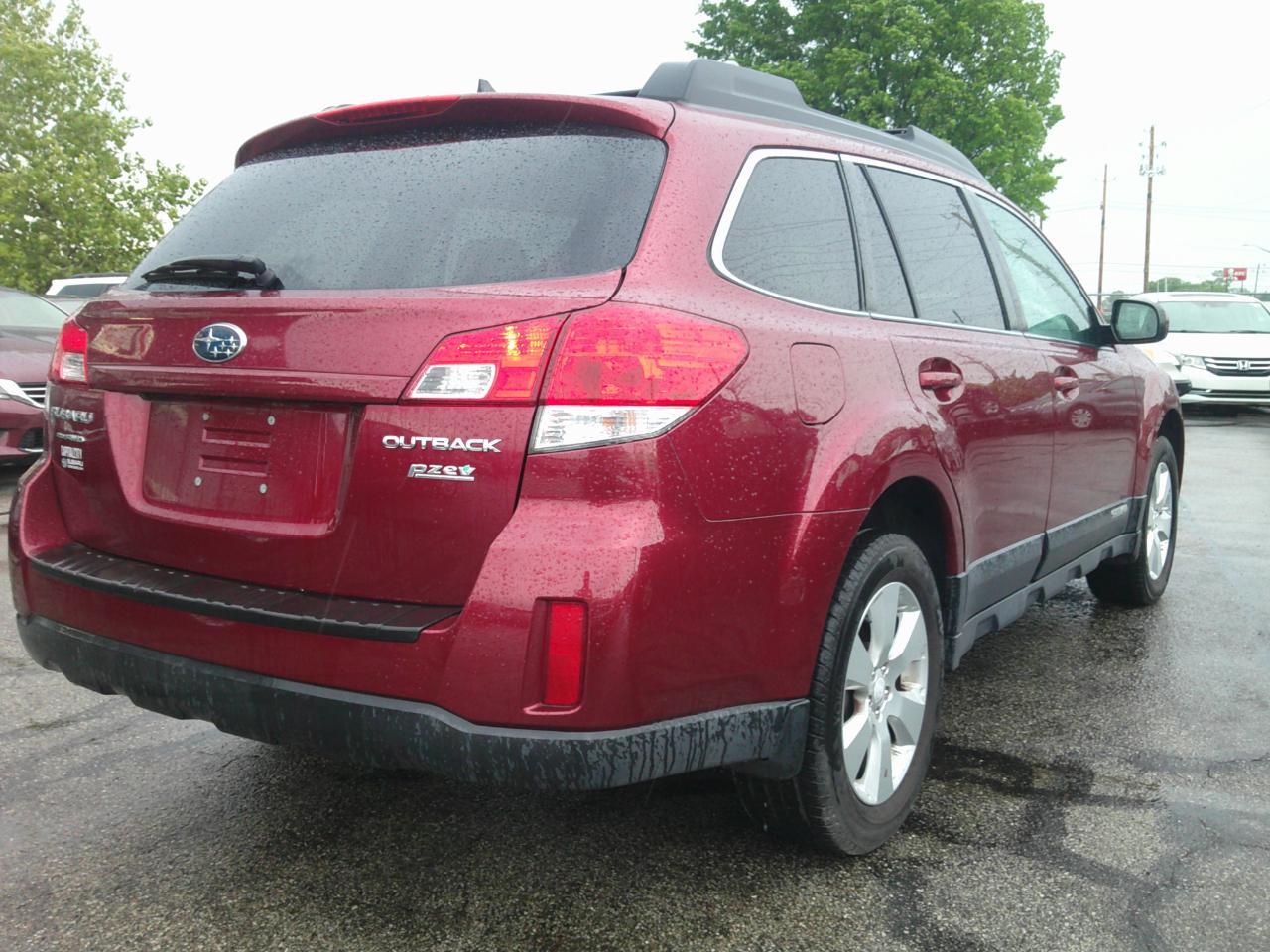 Subaru Outback 2.5i Limited 2011