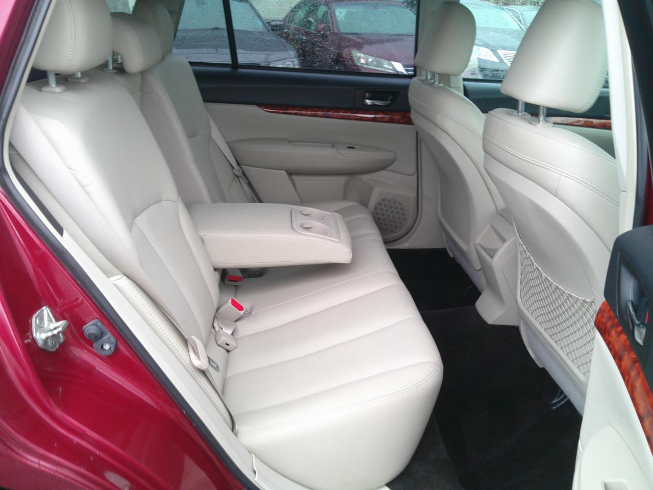 Subaru Outback 2.5i Limited 2011