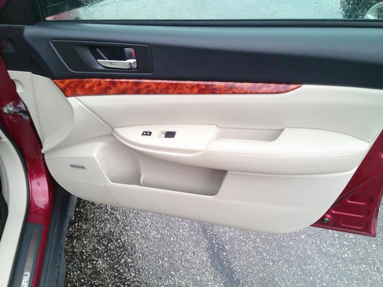 Subaru Outback 2.5i Limited 2011