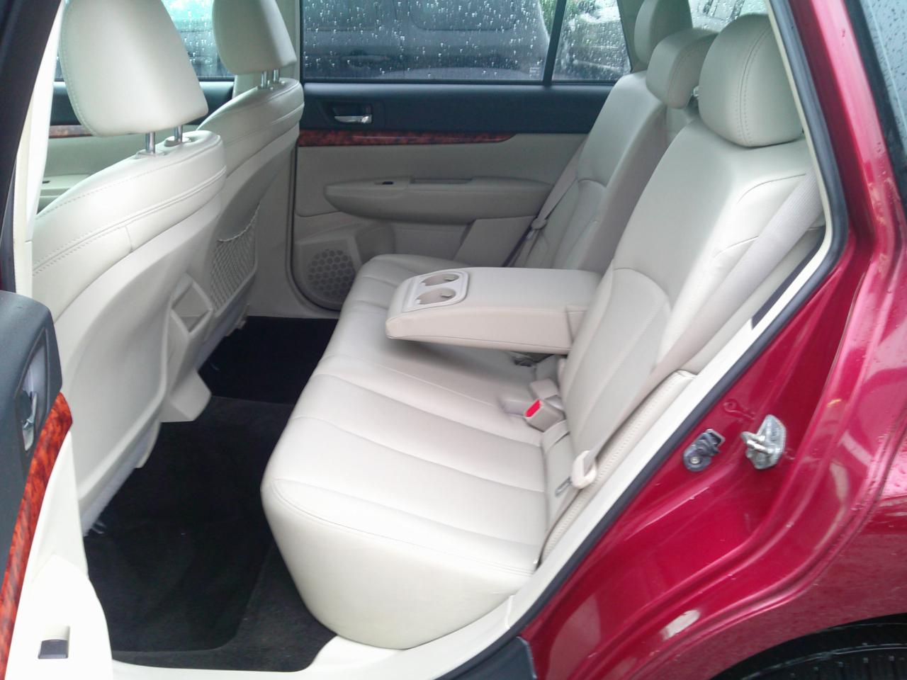 Subaru Outback 2.5i Limited 2011