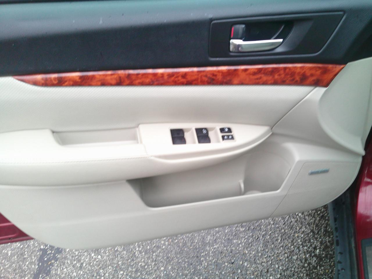 Subaru Outback 2.5i Limited 2011
