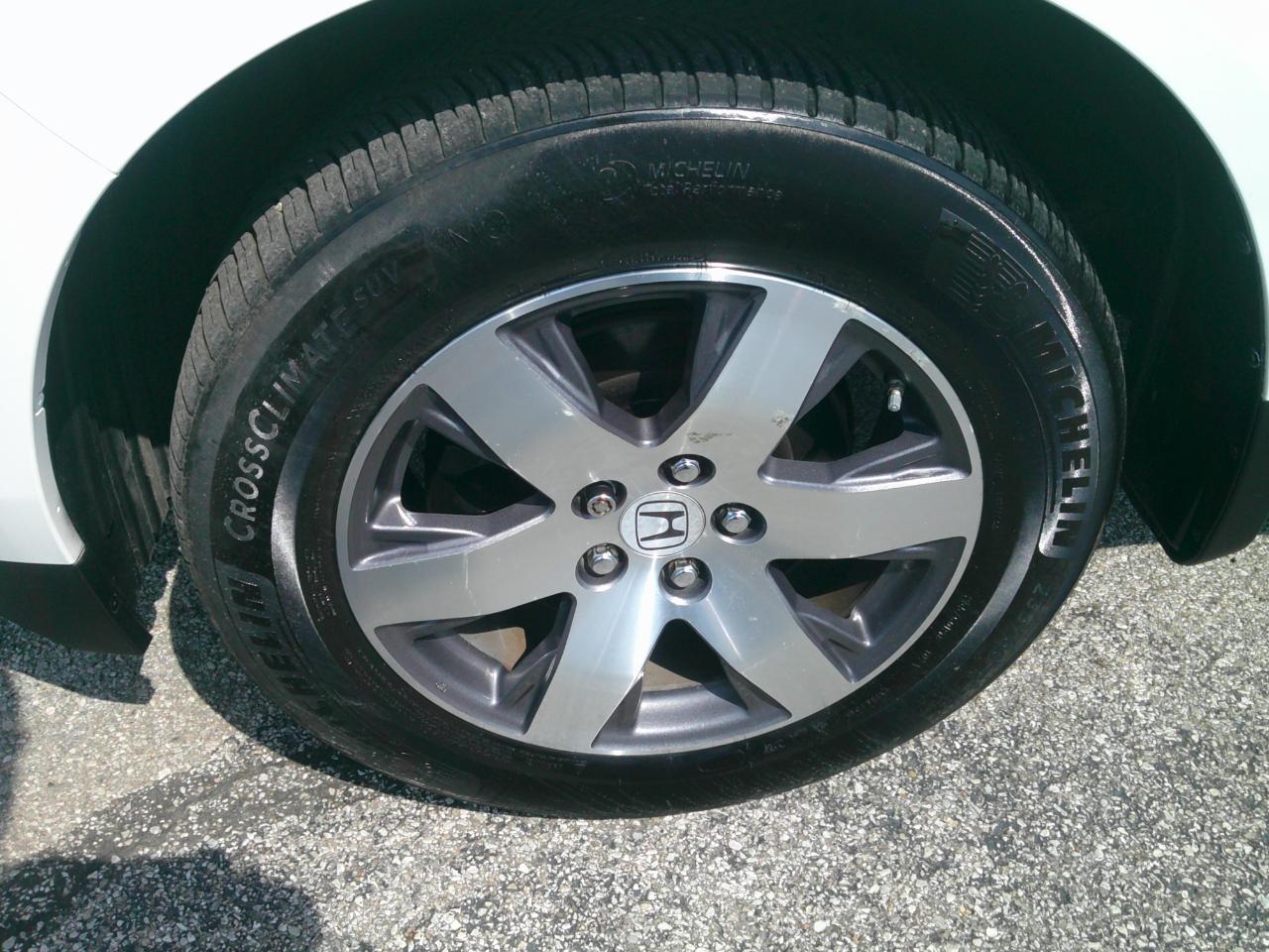 Honda Pilot Touring 4WD 5-Spd AT with DVD 2012