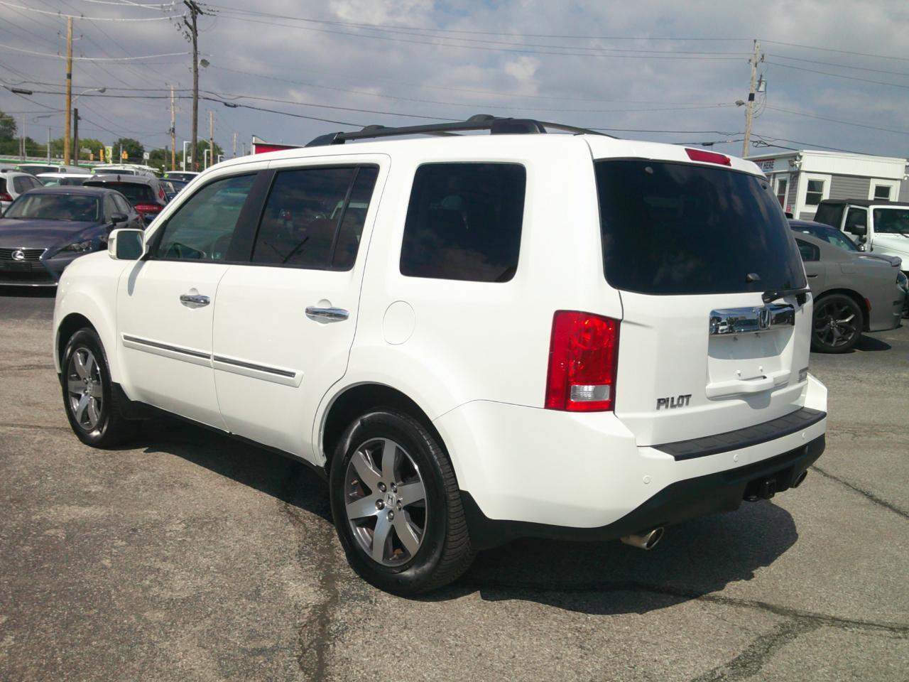 Honda Pilot Touring 4WD 5-Spd AT with DVD 2012