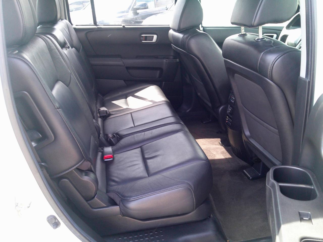 Honda Pilot Touring 4WD 5-Spd AT with DVD 2012