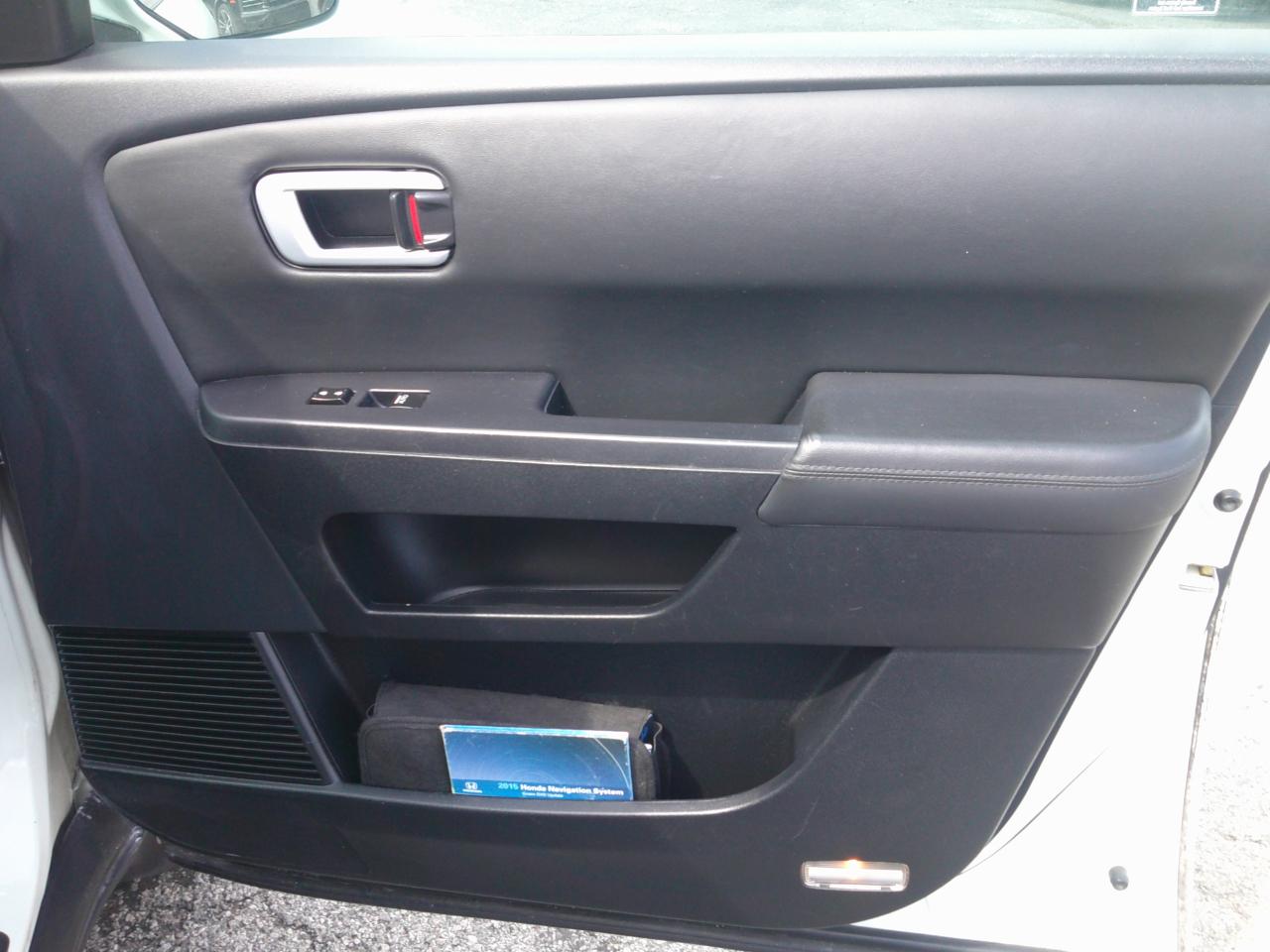 Honda Pilot Touring 4WD 5-Spd AT with DVD 2012