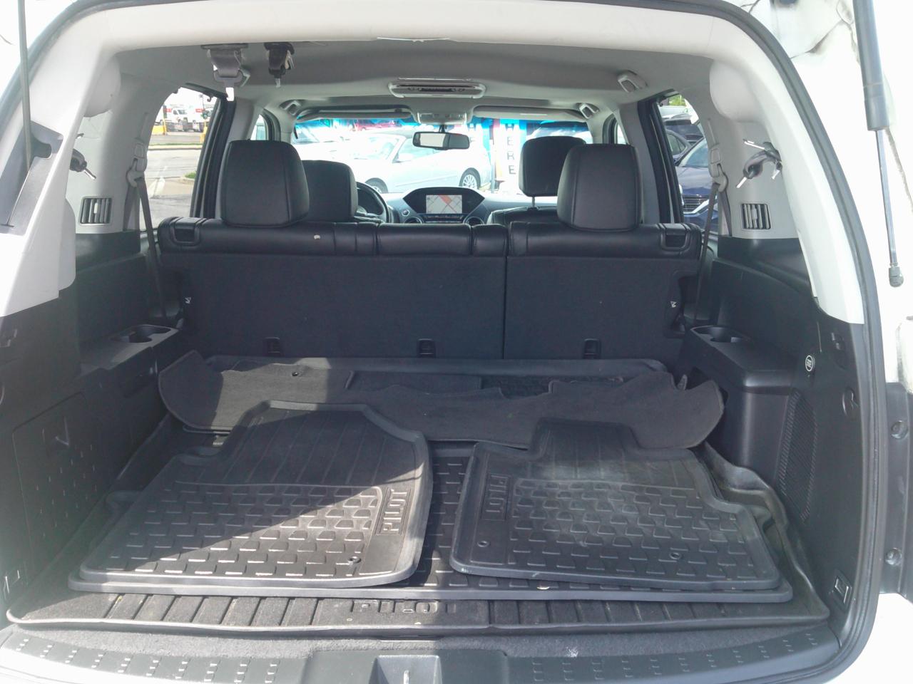 Honda Pilot Touring 4WD 5-Spd AT with DVD 2012
