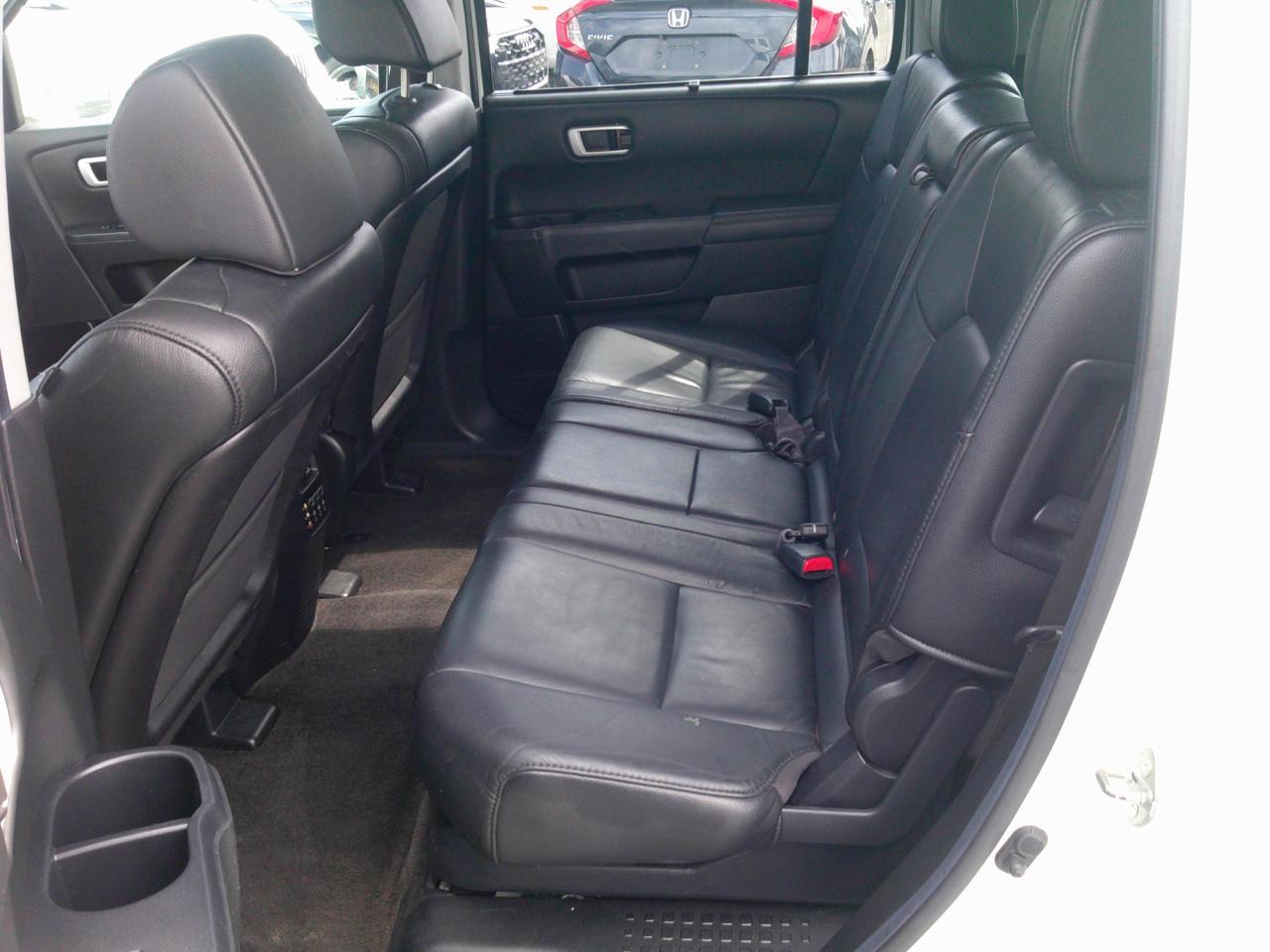 Honda Pilot Touring 4WD 5-Spd AT with DVD 2012