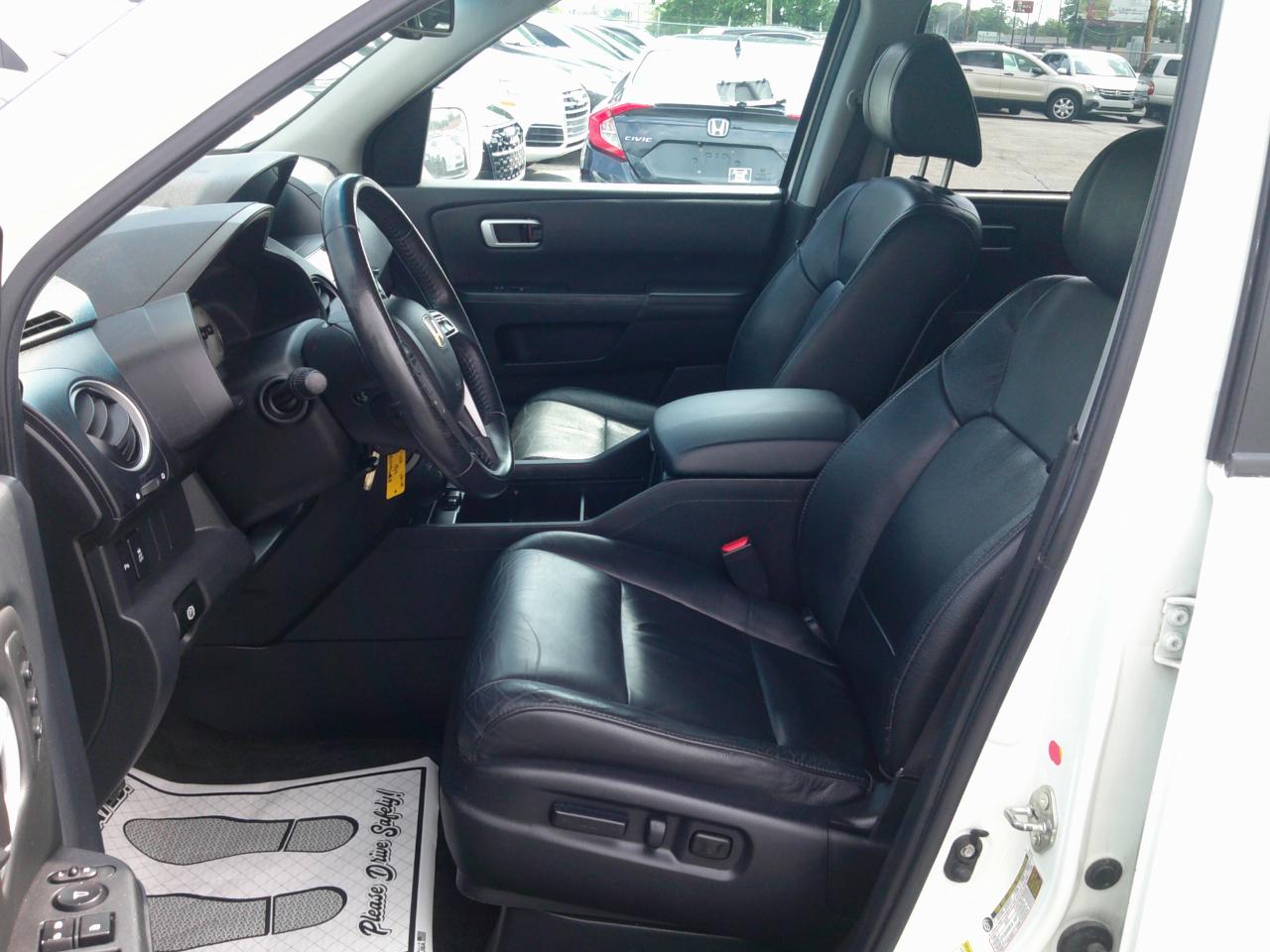 Honda Pilot Touring 4WD 5-Spd AT with DVD 2012