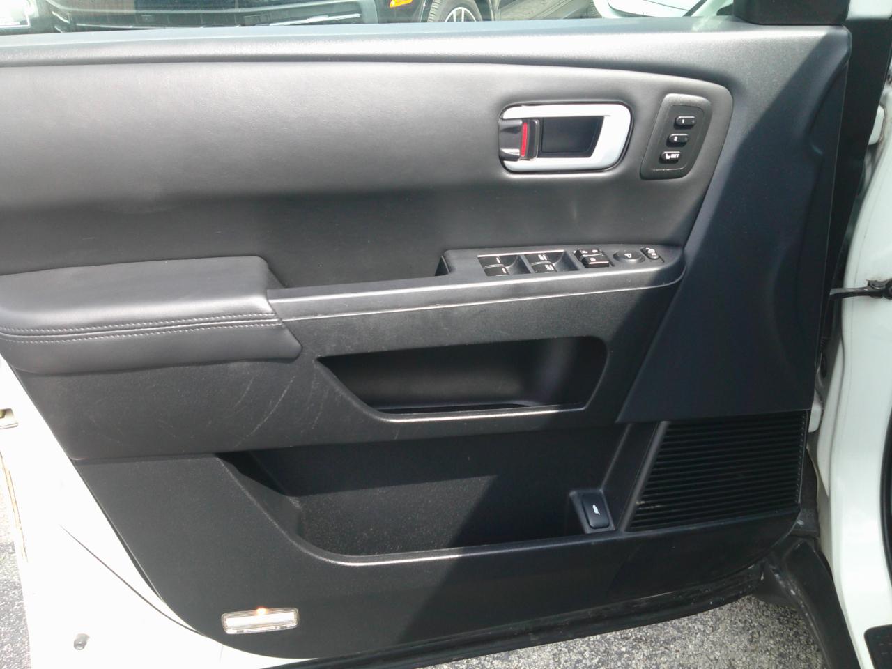 Honda Pilot Touring 4WD 5-Spd AT with DVD 2012