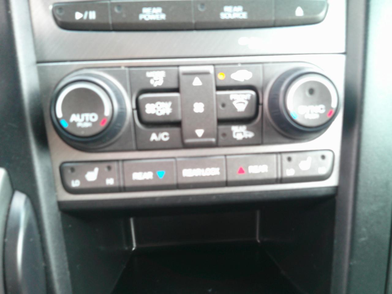 Honda Pilot Touring 4WD 5-Spd AT with DVD 2012