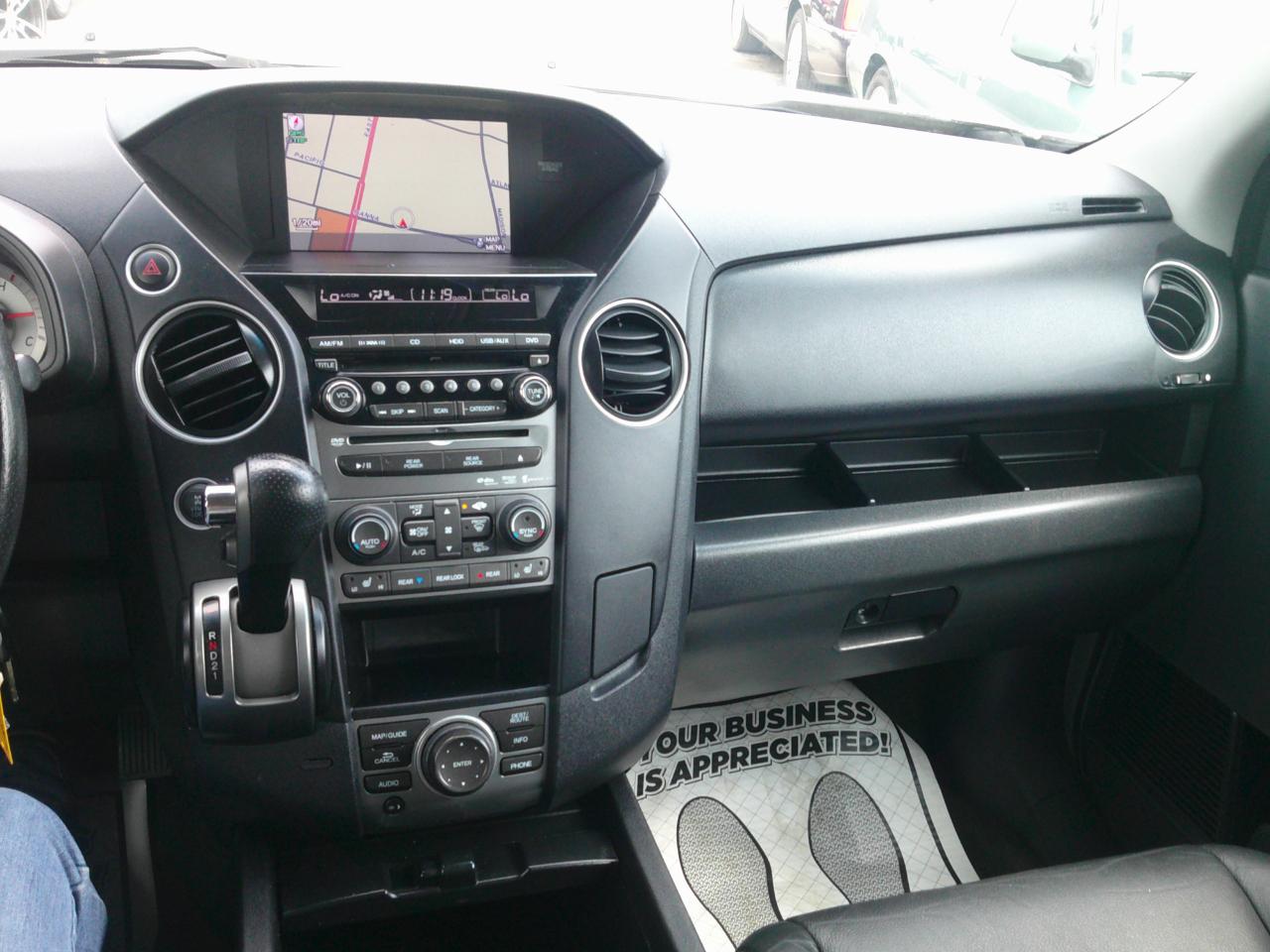 Honda Pilot Touring 4WD 5-Spd AT with DVD 2012