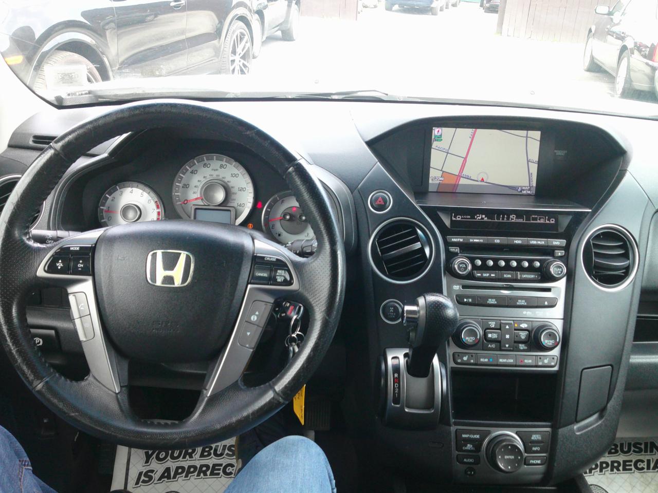 Honda Pilot Touring 4WD 5-Spd AT with DVD 2012