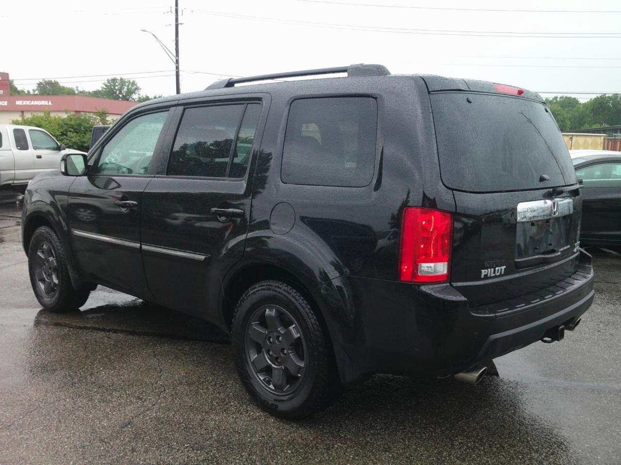 Honda Pilot Touring 4WD 5-Spd AT with DVD 2011