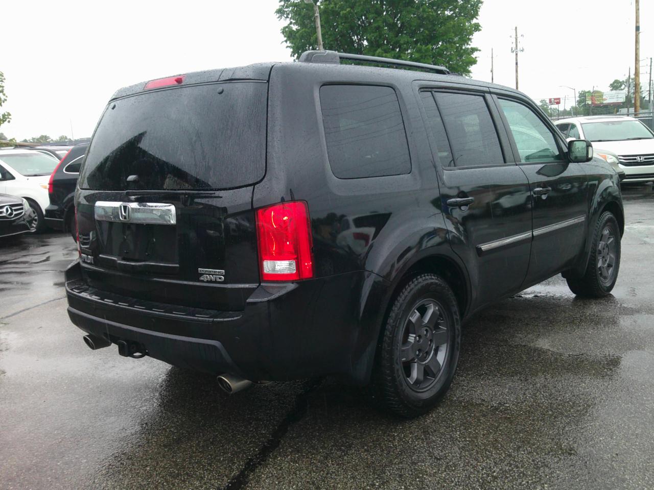 Honda Pilot Touring 4WD 5-Spd AT with DVD 2011