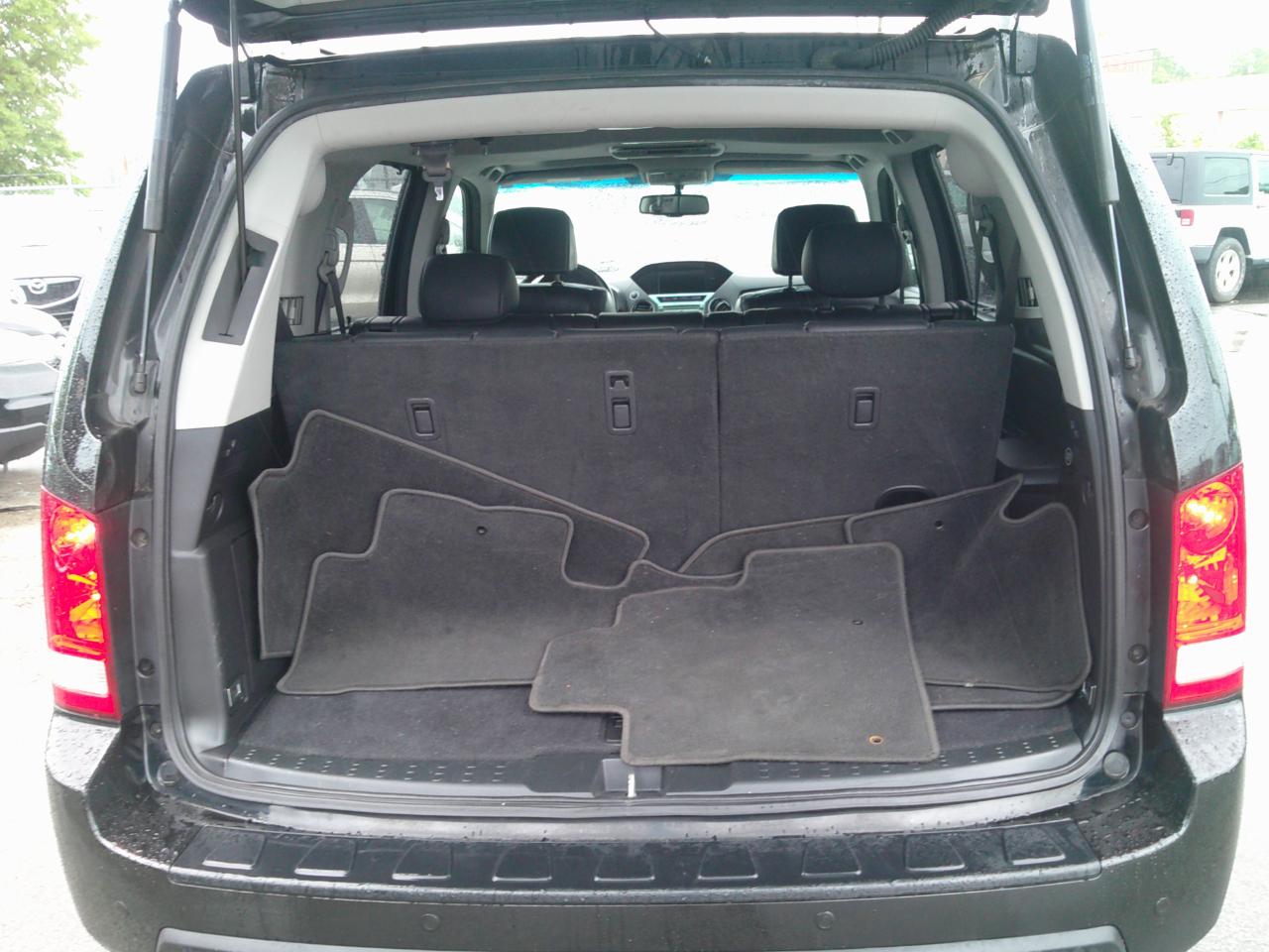 Honda Pilot Touring 4WD 5-Spd AT with DVD 2011