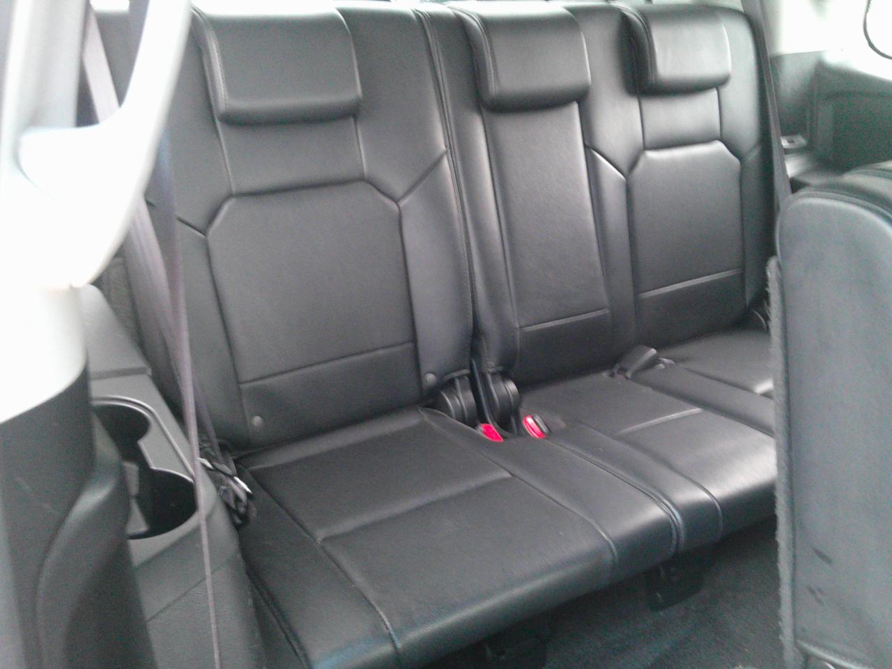 Honda Pilot Touring 4WD 5-Spd AT with DVD 2011