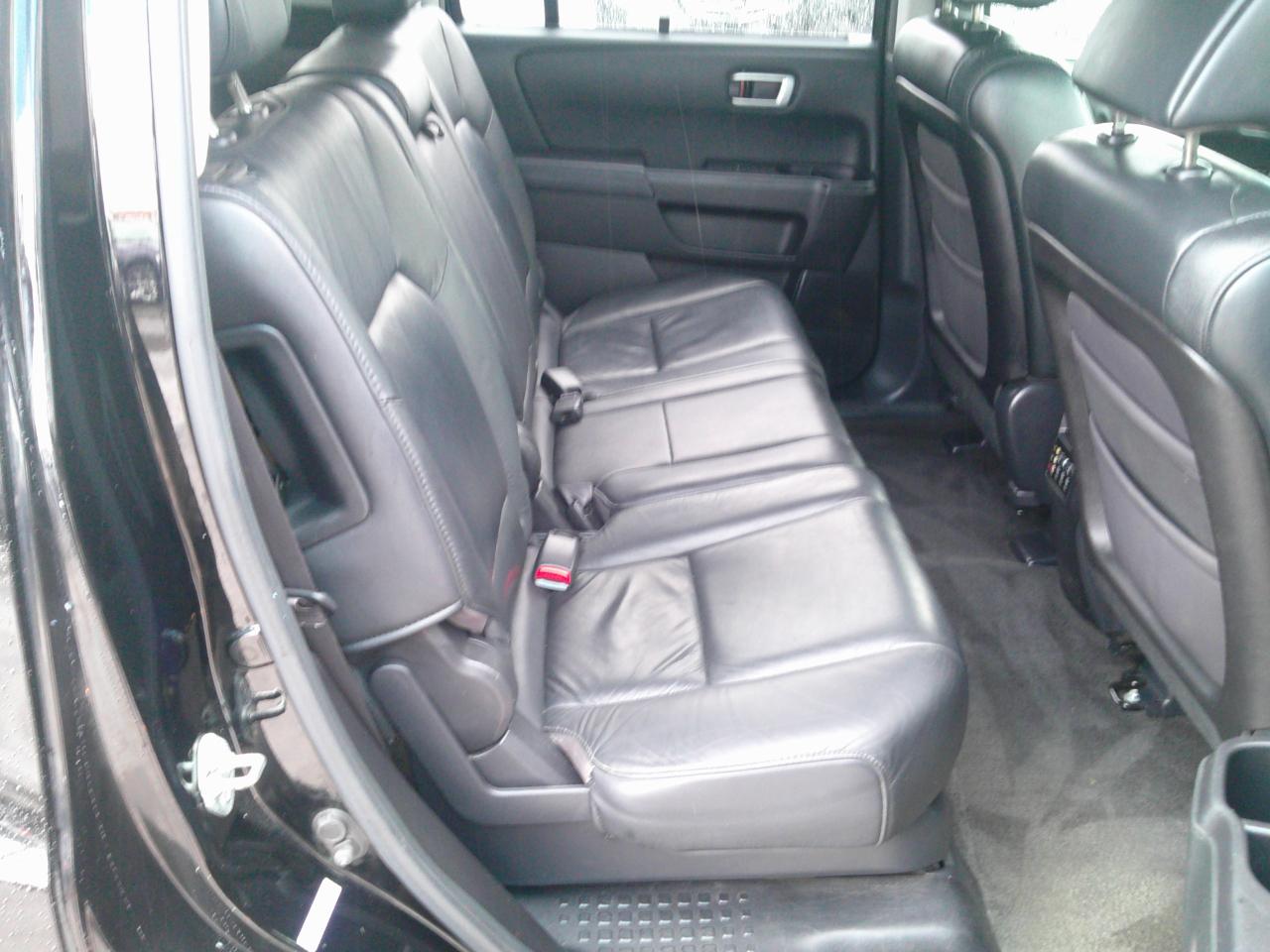 Honda Pilot Touring 4WD 5-Spd AT with DVD 2011