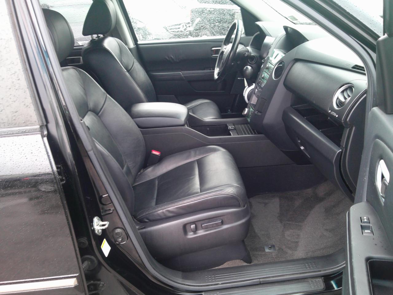 Honda Pilot Touring 4WD 5-Spd AT with DVD 2011