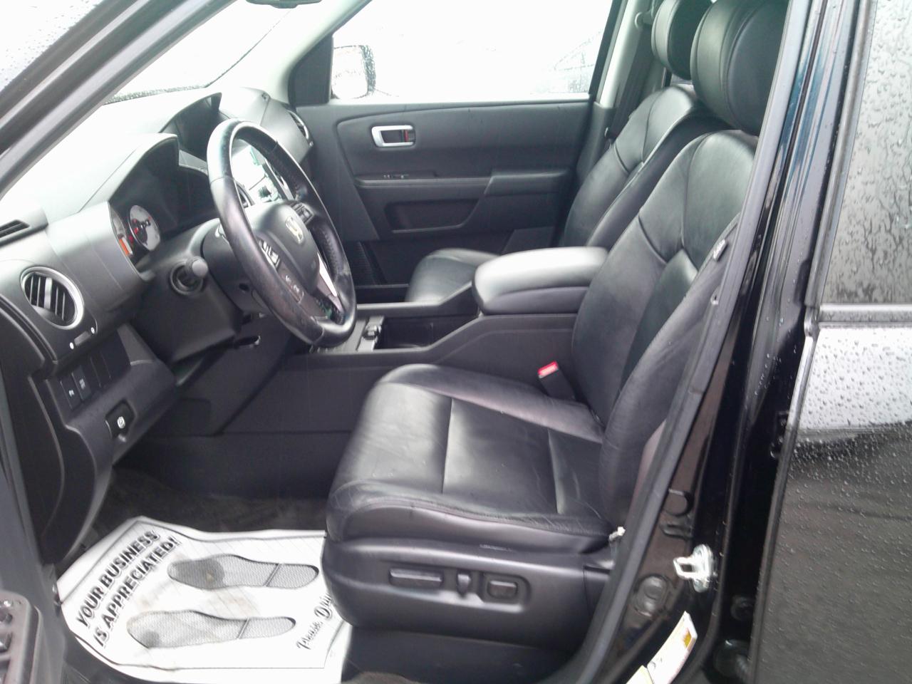 Honda Pilot Touring 4WD 5-Spd AT with DVD 2011