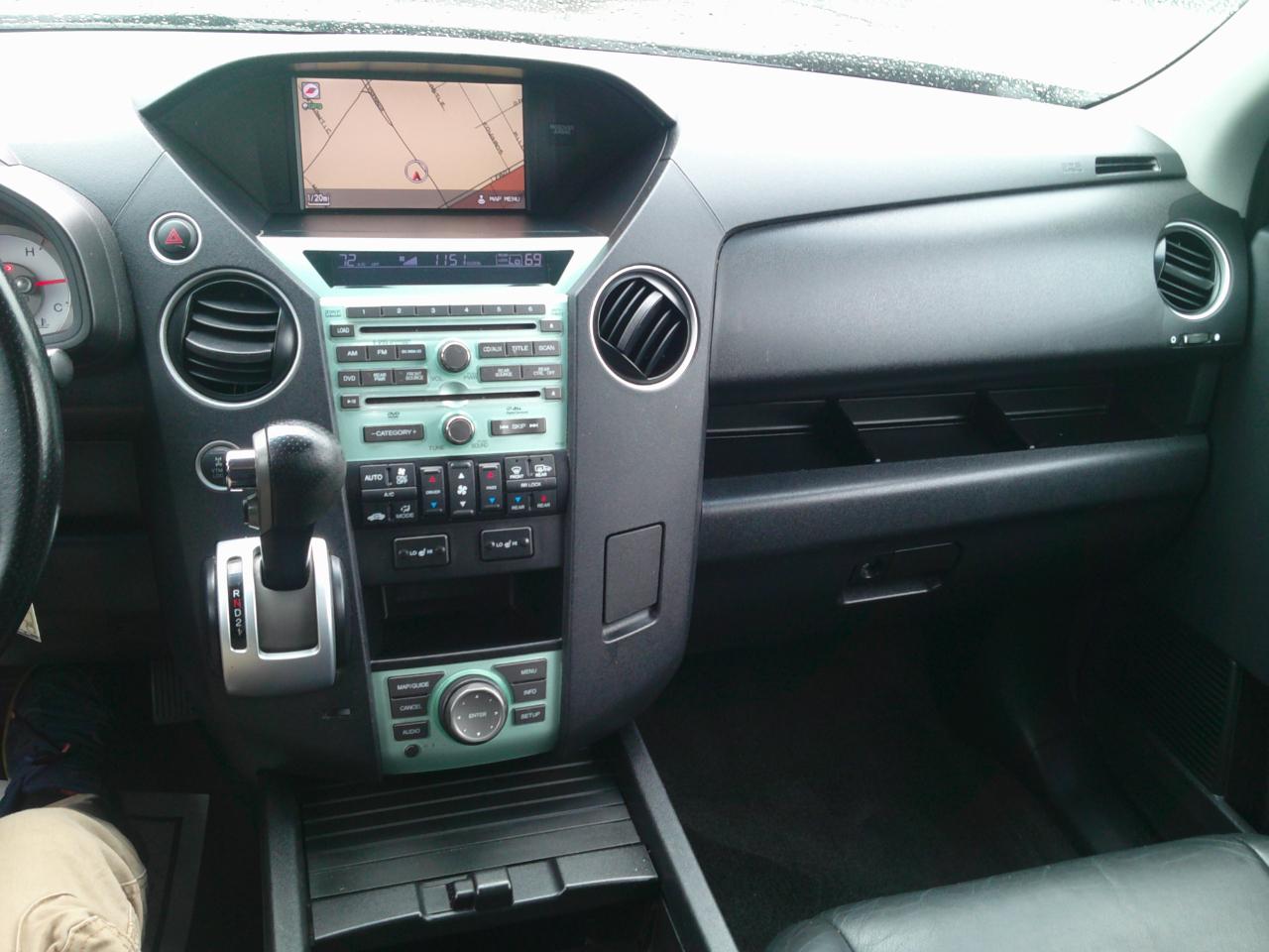 Honda Pilot Touring 4WD 5-Spd AT with DVD 2011
