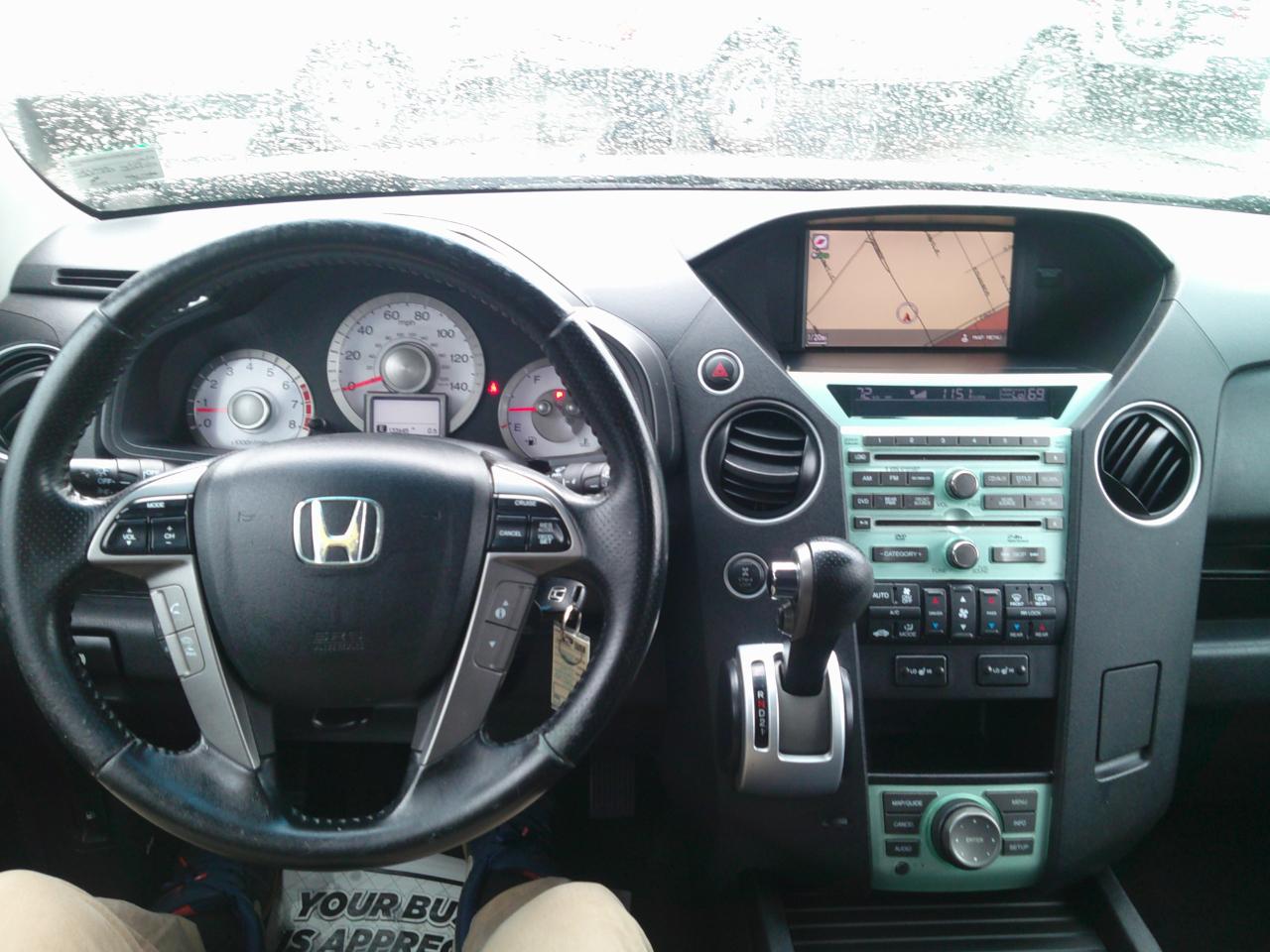 Honda Pilot Touring 4WD 5-Spd AT with DVD 2011