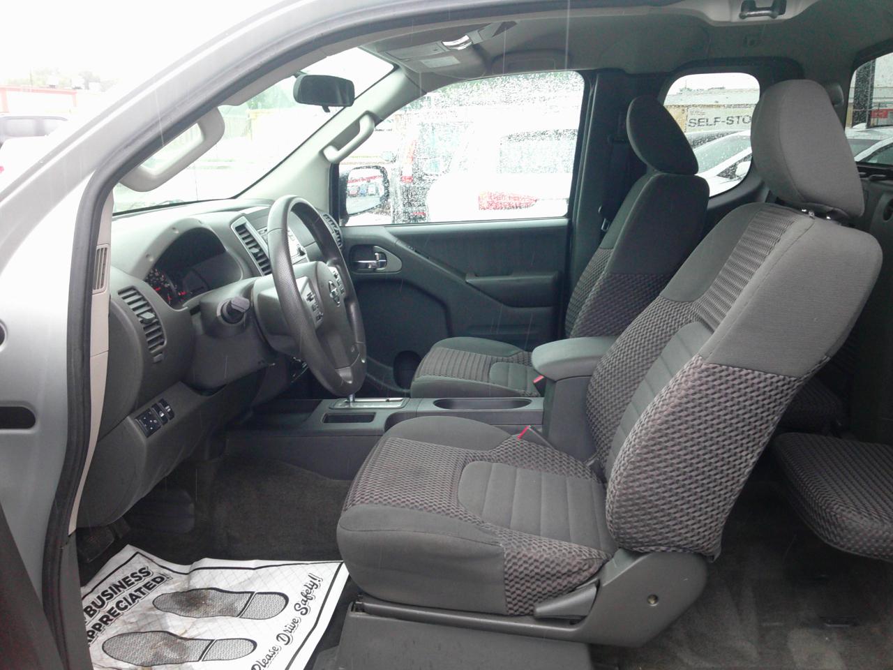 Nissan Frontier SV King Cab 5AT 4WD 2016