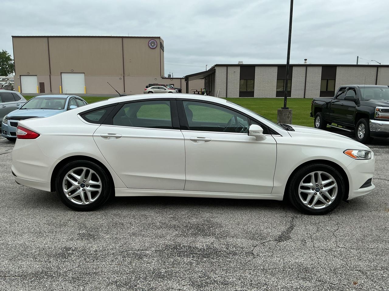 Ford Fusion SE 2013