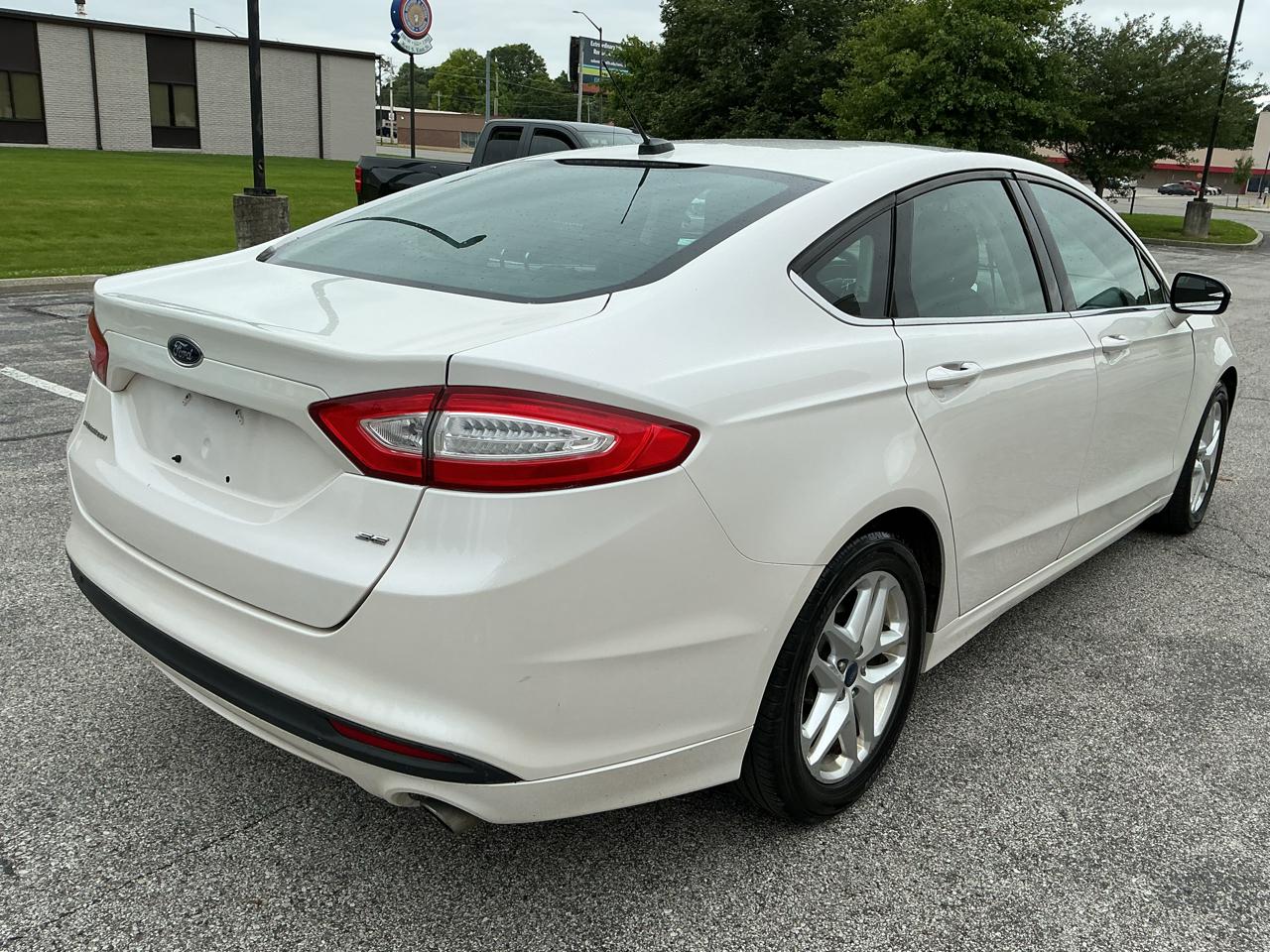 Ford Fusion SE 2013