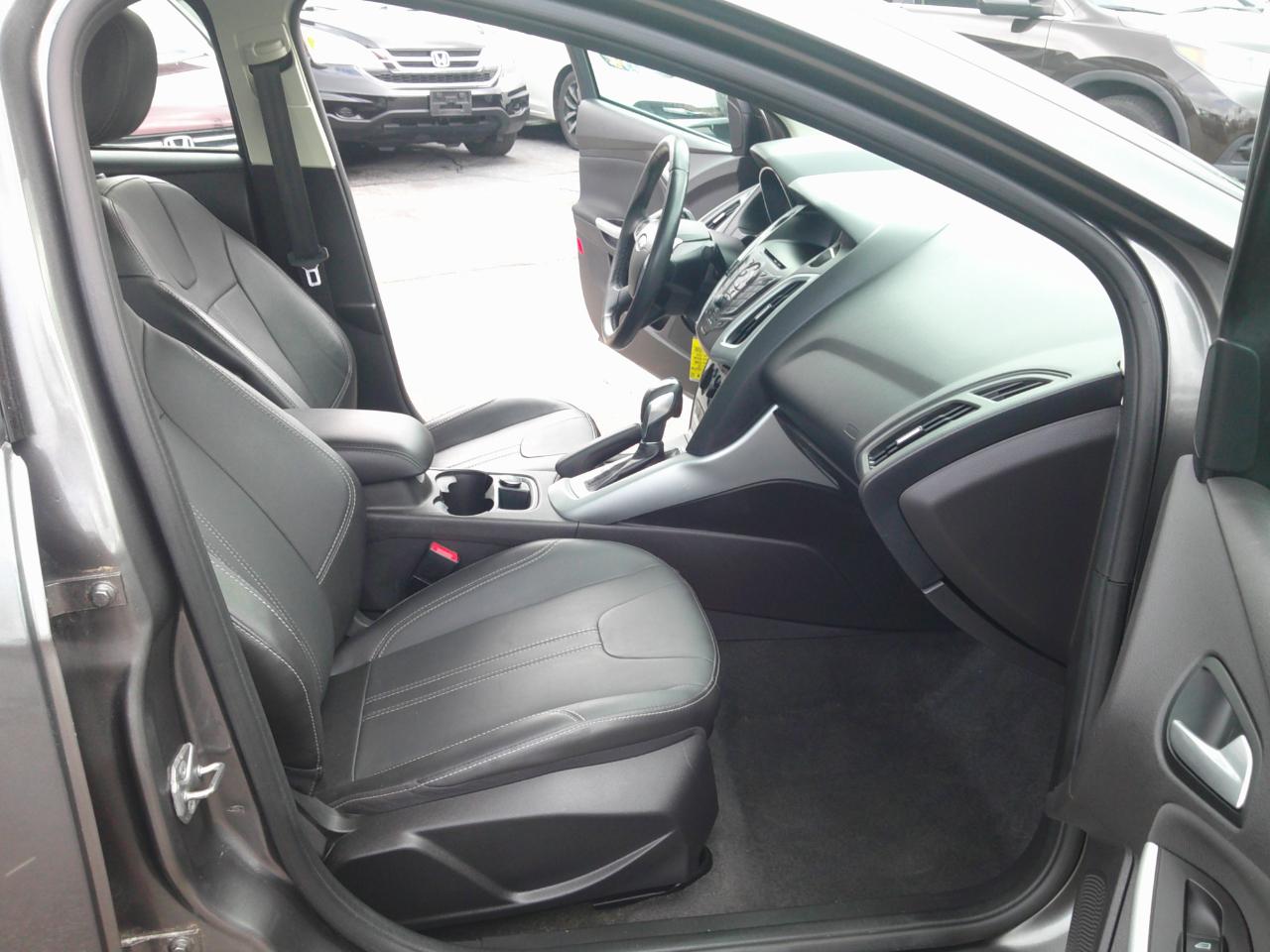 Ford Focus SE Sedan 2014