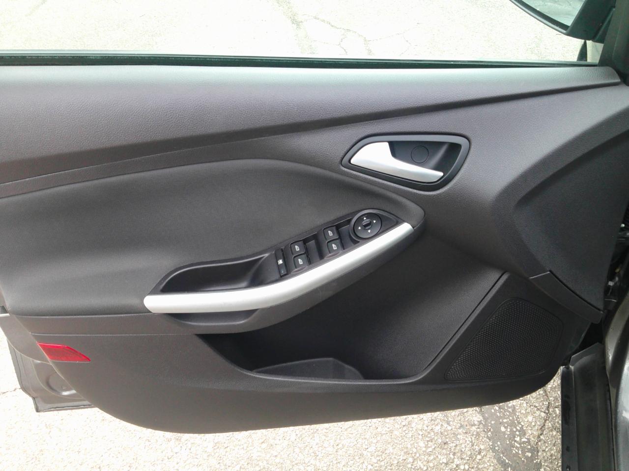 Ford Focus SE Sedan 2014