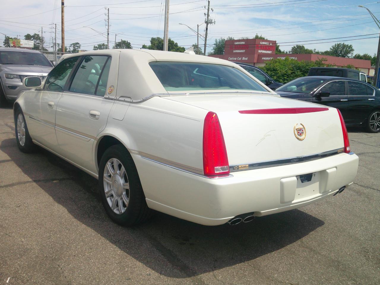 Cadillac DTS V8 2010